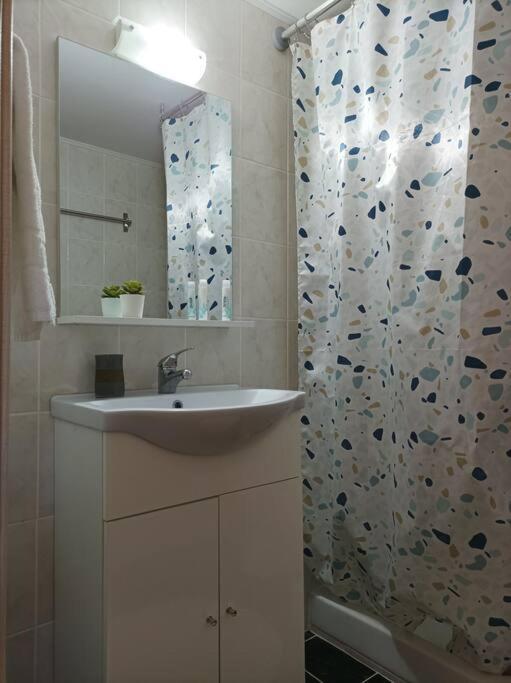 Comfy Cozy Iksia Apartment Ixia  Ngoại thất bức ảnh
