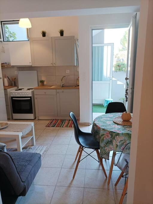 Comfy Cozy Iksia Apartment Ixia  Ngoại thất bức ảnh